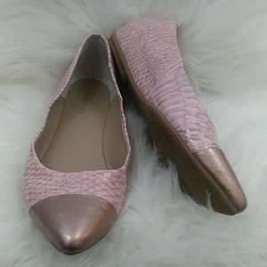 Kenneth Cole sz 7.5 rose gold pink ballerina shoes
